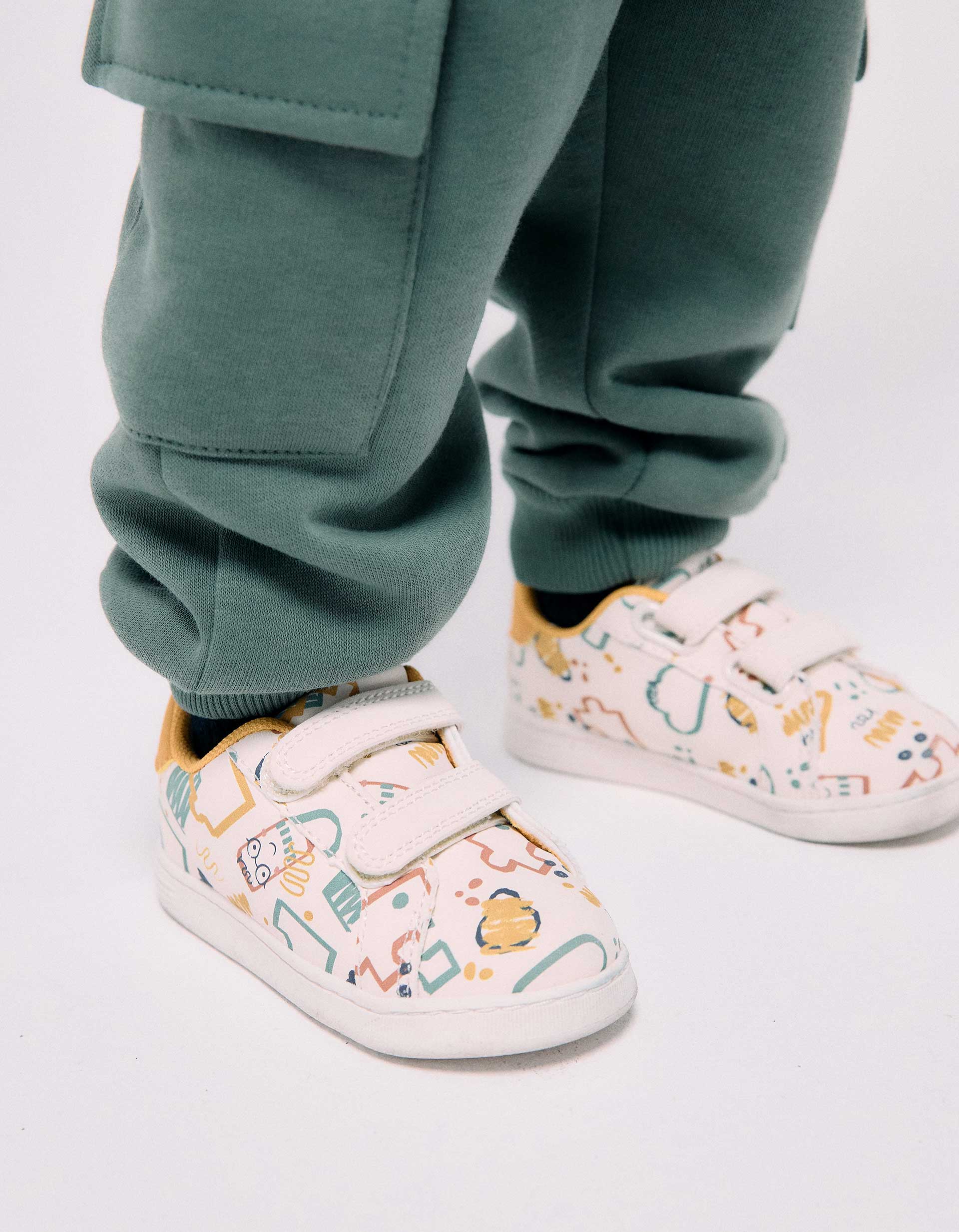 Zapatillas bajas con tira autoadherente para bebé niño, blanco/amarillo