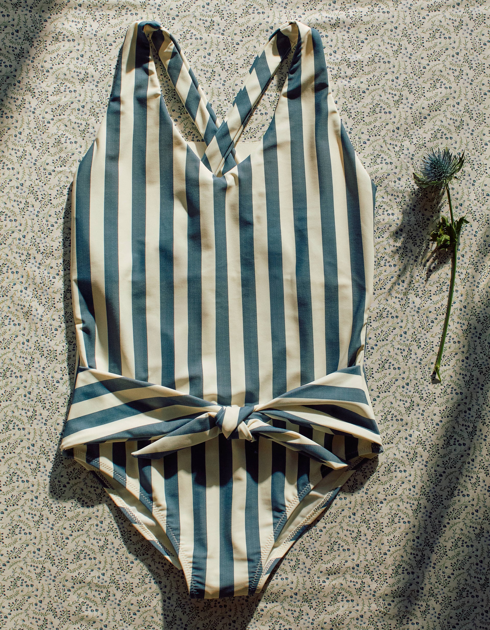 Fato de banho às riscas com fita You&Me para mulher, branco/azul