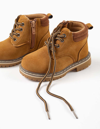 Botas em camurcina com cordões para bebé menino, castanho-claro