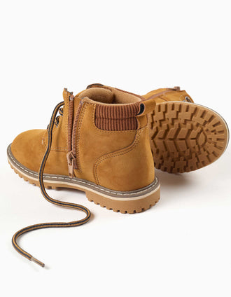 Botas em camurcina com cordões para menino, castanho-claro