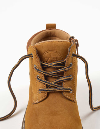 Botas em camurcina com cordões para menino, castanho-claro