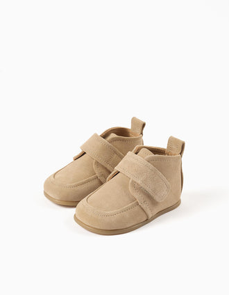 Botins Barefoot de camurça com tira autoaderente para bebé, bege