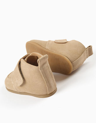 Botins Barefoot de camurça com tira autoaderente para bebé, bege