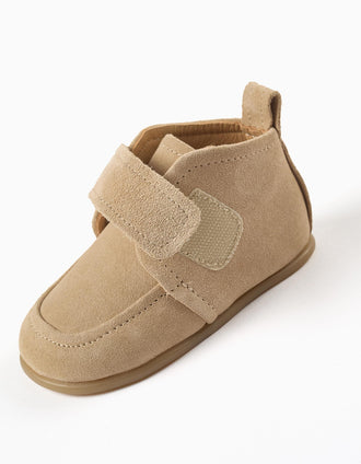 Botins Barefoot de camurça com tira autoaderente para bebé, bege