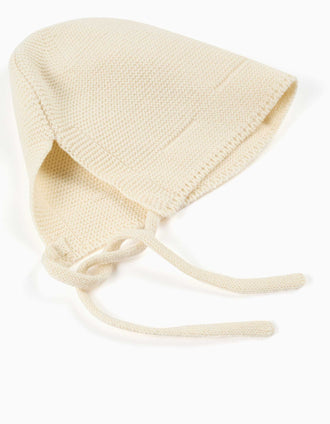 Knitted cotton bonnet with straps for newborns, light beige