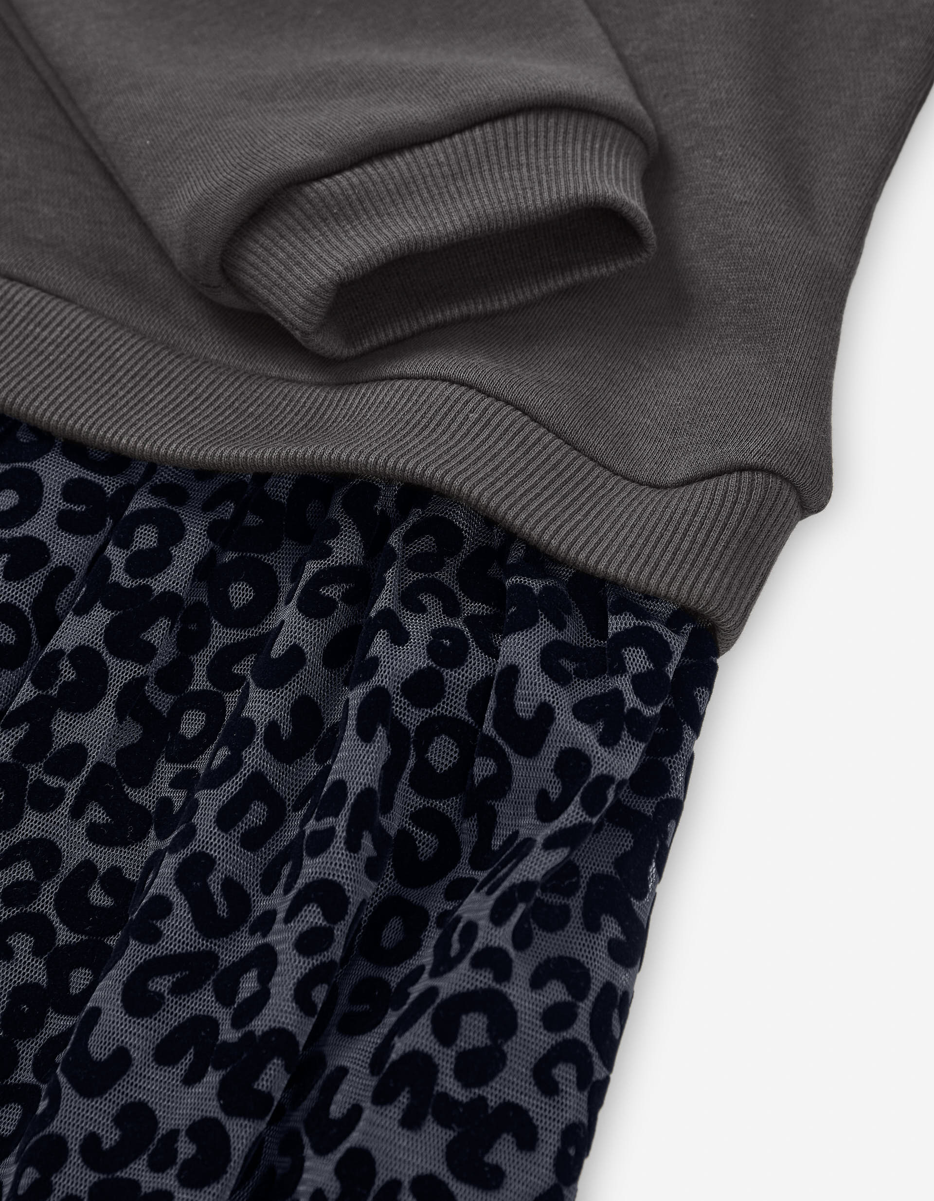 Vestido combinado com saia de tule e estampado para menina, cinza/preto