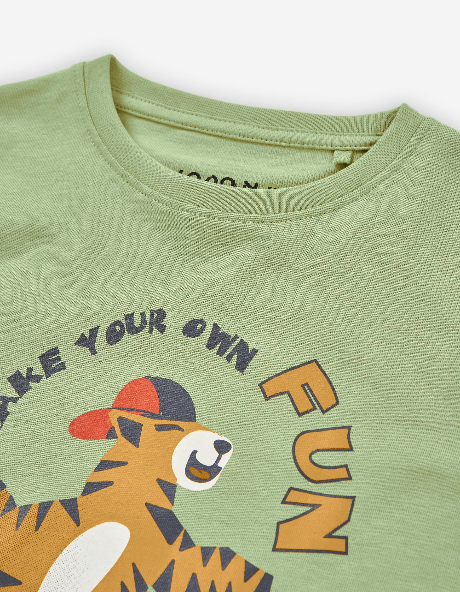 Long sleeve cotton T-shirt with tiger print for boys, light green