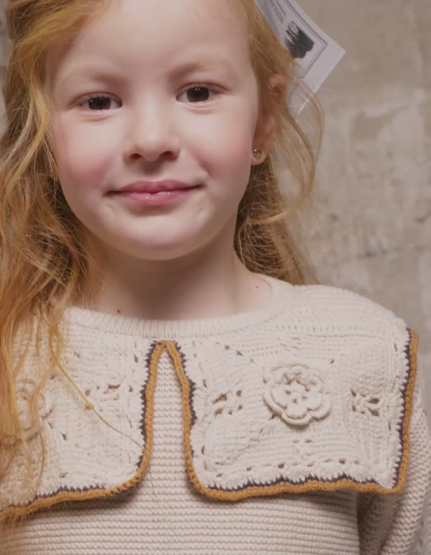 Camisola de malha com gola maxi em crochê B&S para menina, bege