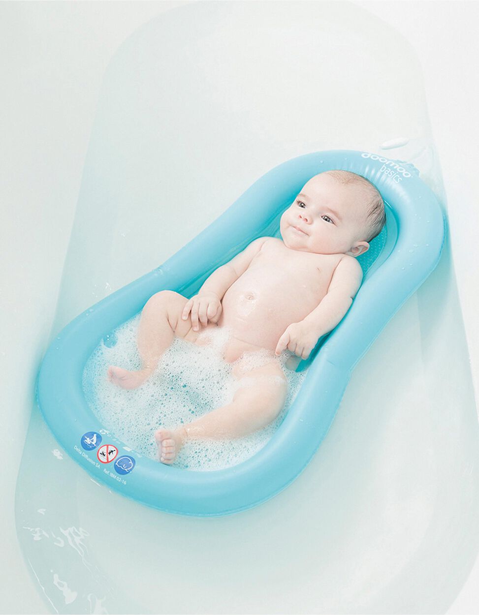 Надувная ванна для купания. Матрасик для купания. Матрас для купания новорожденных. Надувной матрас для купания новорожденных. Горка для купания младенцев.